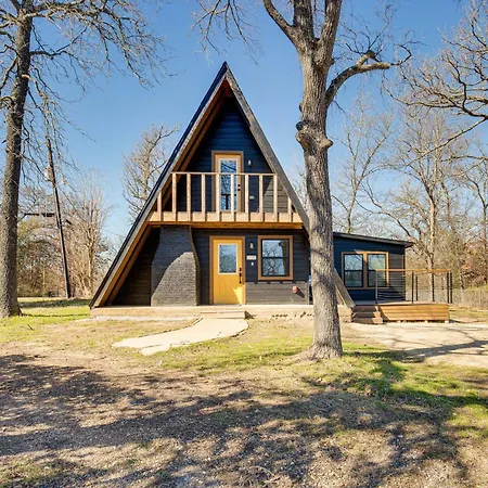 Cedar Creek Reservoir Cabin Less Than 1 Mi To Boat Ramp!